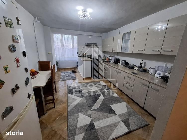 Apartament cu 4 camere decomandat în Mircea cel Bătrân