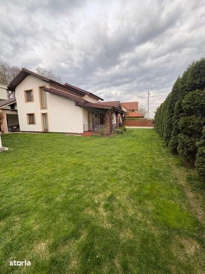 Casă cu 4 camere cu Teren 900 Mp în Groși