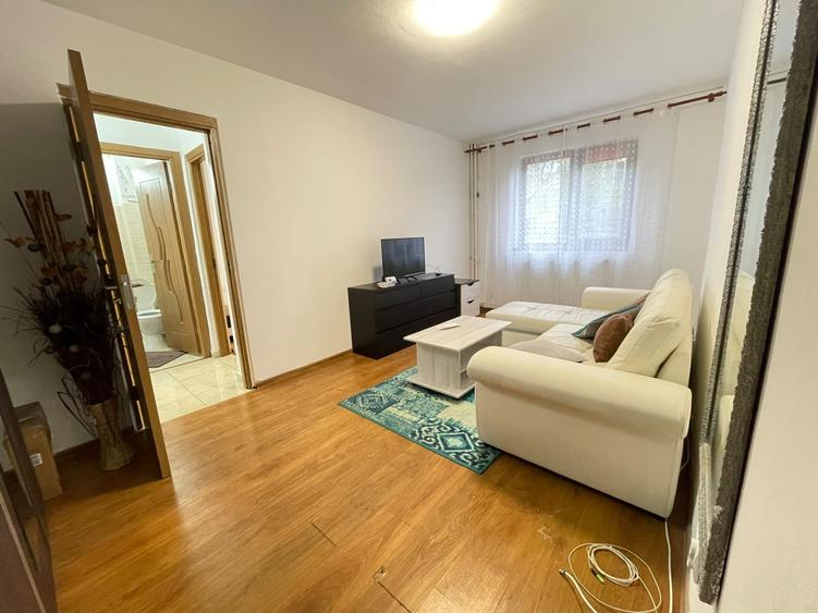 Apartament cu 2 camere semidecomandat, mobilat în Podu Roș