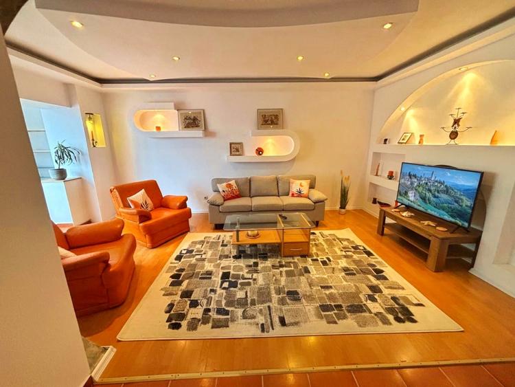 Apartament cu 3 camere decomandat, mobilat în Central
