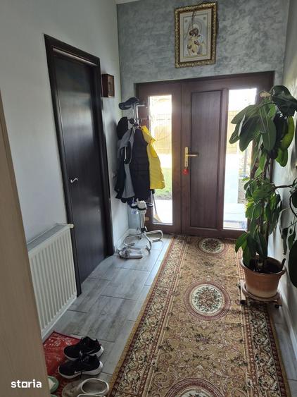 Casă cu 4 camere cu Teren 500 Mp în Stupini