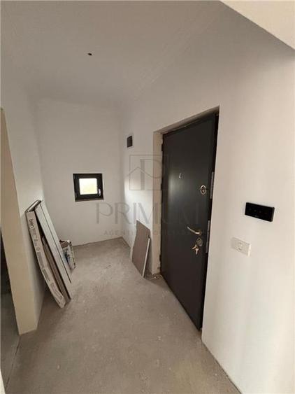 Apartament cu 3 camere semidecomandat în Moșnița Veche