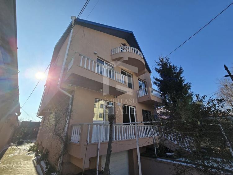 Casă cu 16 camere cu Canalizare în Central