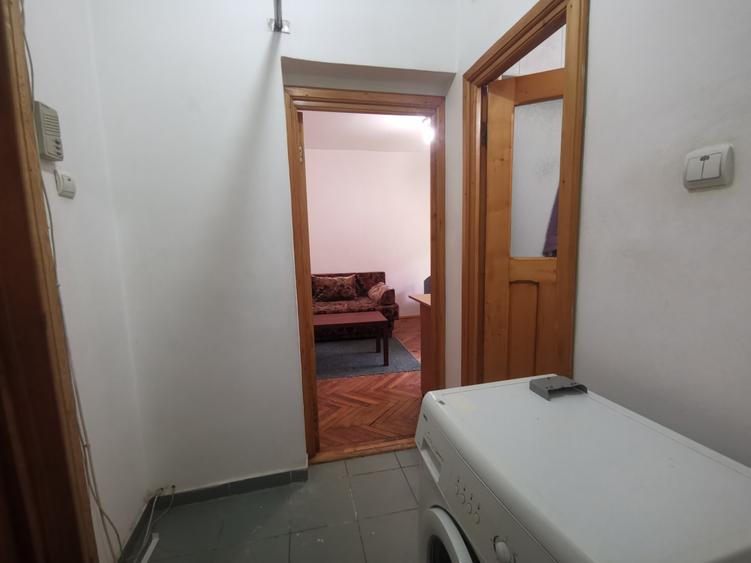 Garsonieră decomandată în Central