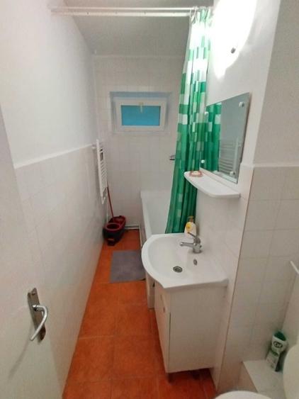 Apartament cu 2 camere semidecomandat în Girocului
