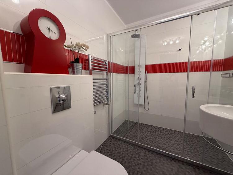 Apartament cu 4 camere decomandat în Herăstrău