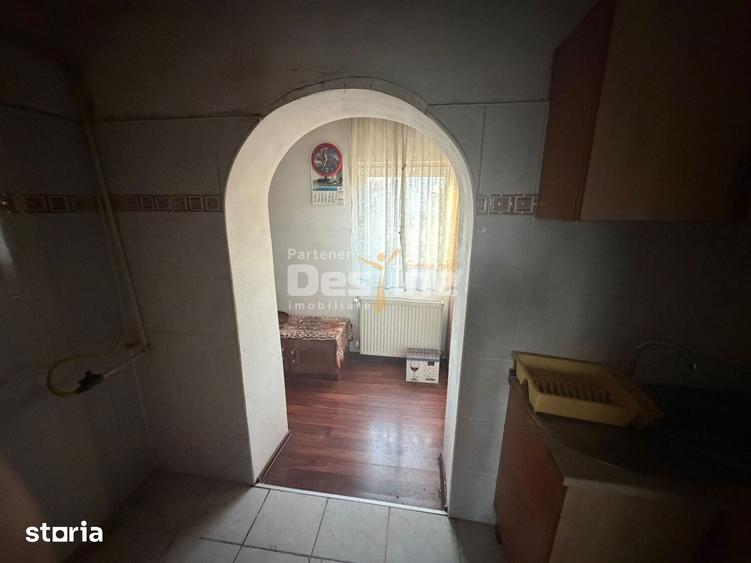 Casă cu 3 camere cu Teren 900 Mp în Giulești