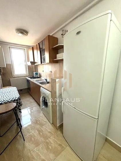 Apartament cu 3 camere semidecomandat în Vest