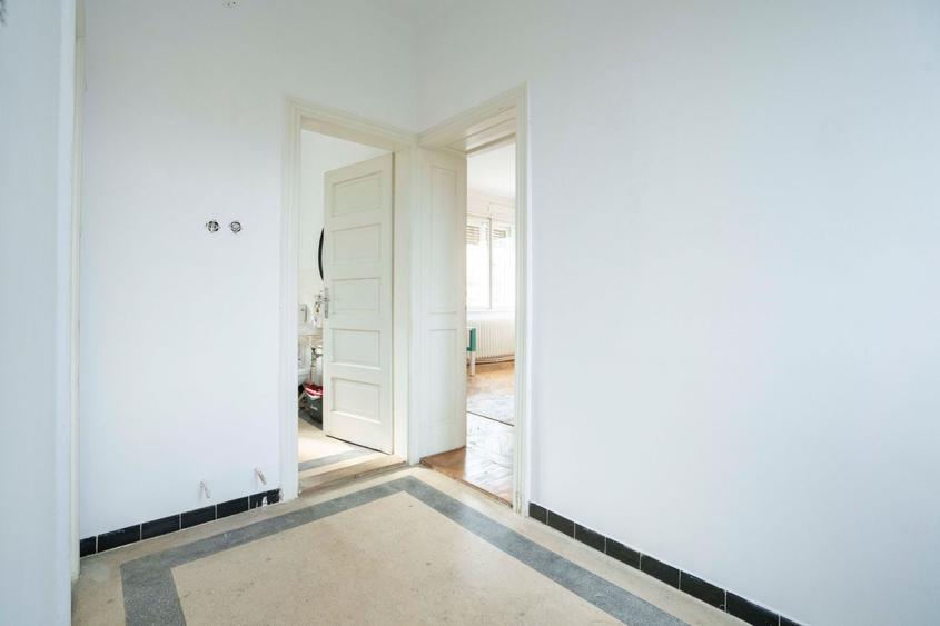 Apartament cu 4 camere decomandat în Central