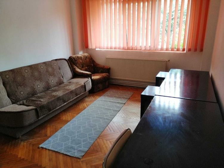 Garsonieră decomandată în Central