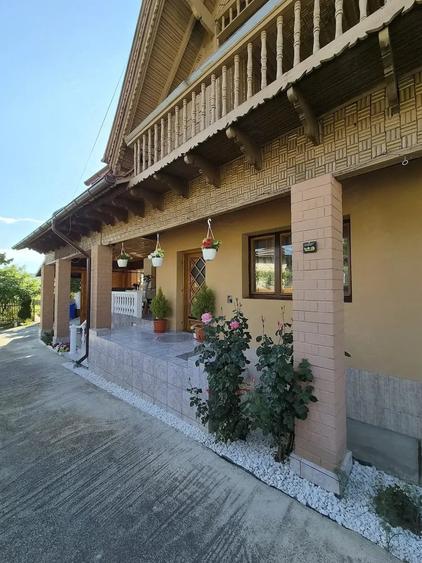 Casă cu Teren 1200 Mp în Central