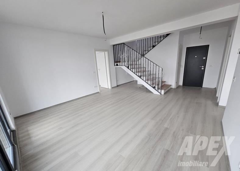 Duplex cu 3 camere cu Canalizare în Central