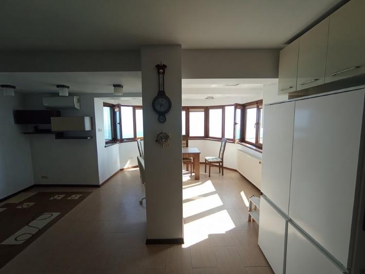Apartament cu 3 camere decomandat, mobilat în Faleza Nord