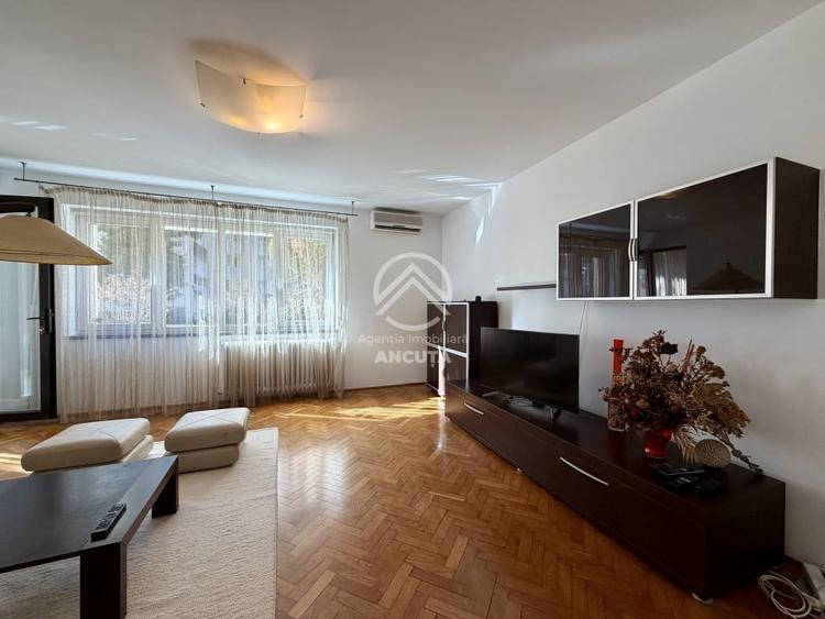 Apartament cu 3 camere semidecomandat, mobilat în Plopilor