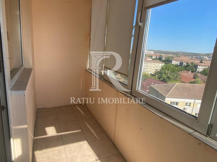 Apartament cu 3 camere decomandat, mobilat în Nufărul