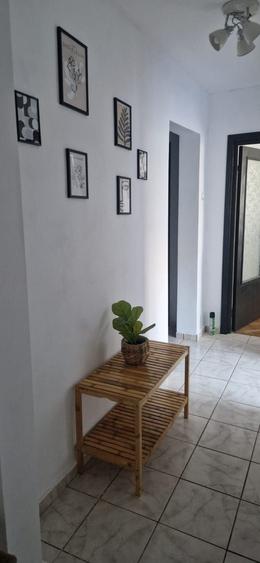 Apartament cu 3 camere decomandat în Iosia