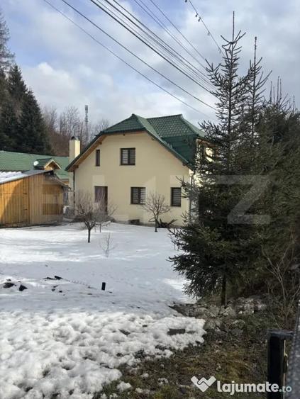 Casă cu 3 camere cu Teren 1300 Mp în Central
