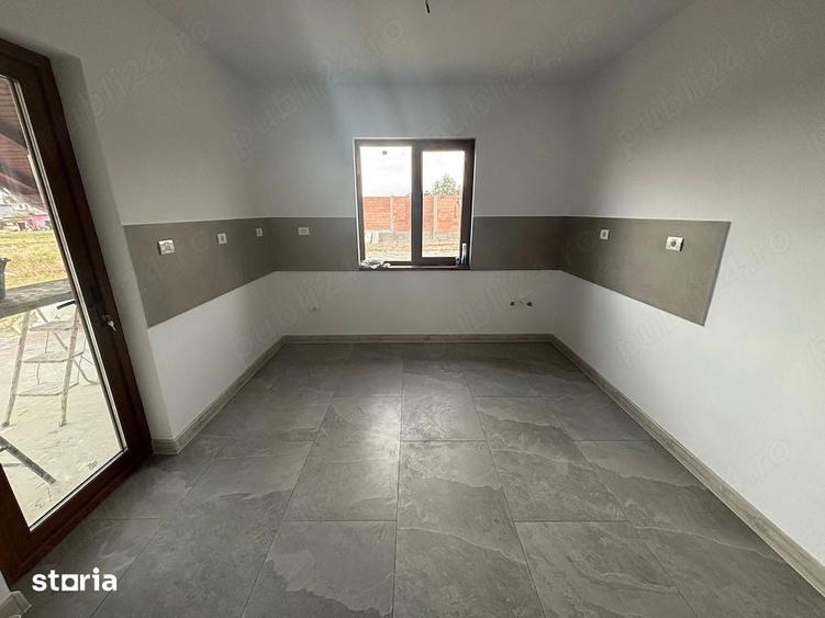 Casă cu 3 camere cu Teren 468 Mp în Sânmihaiu Român