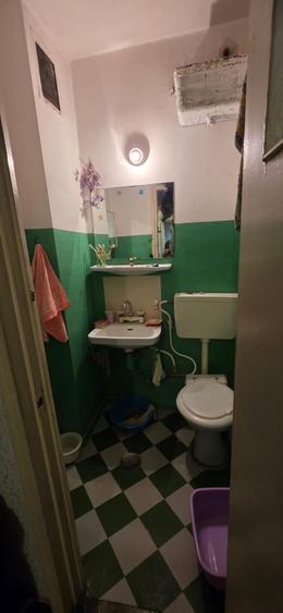 Apartament cu 4 camere semidecomandat în Podu Roș
