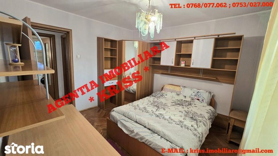 Apartament cu 3 camere decomandat în Central