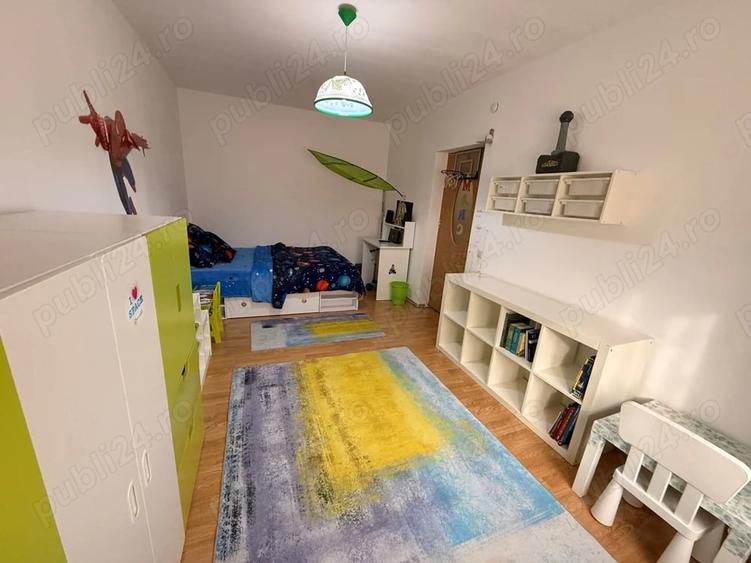 Apartament cu 3 camere semidecomandat în Florești