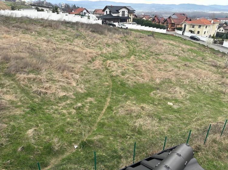 Teren de 898 mp, în Troianu