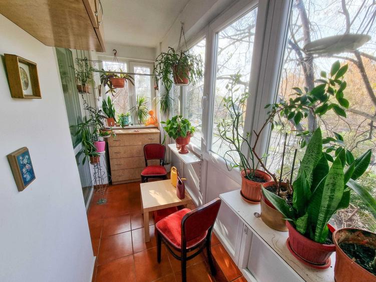 Apartament cu 3 camere semidecomandat în Brâncoveanu
