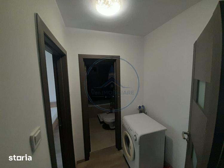 Apartament cu 2 camere semidecomandat, mobilat în Decebal