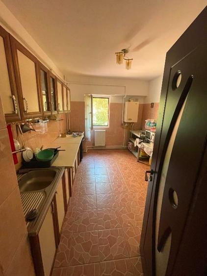Apartament cu 3 camere decomandat în Nicolina