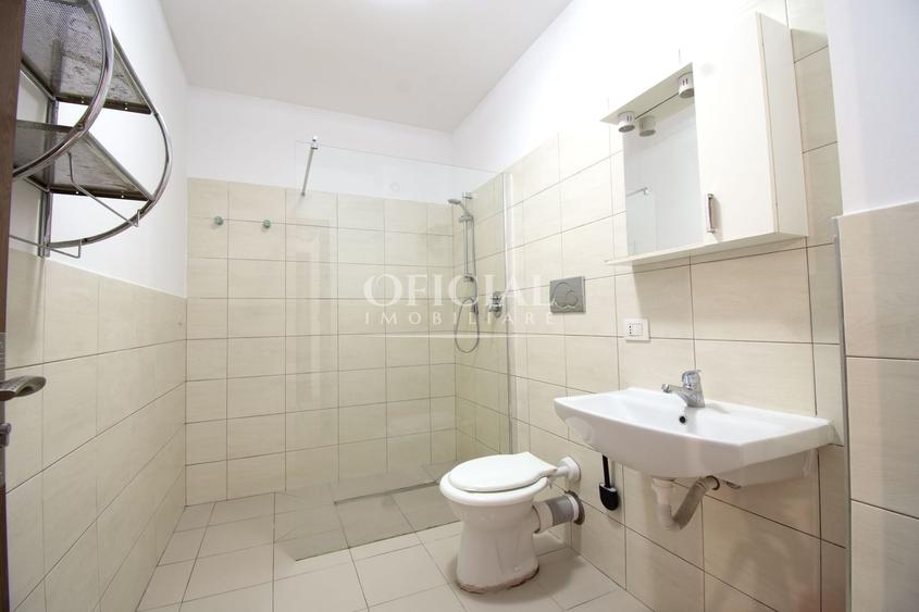 Apartament cu 3 camere semidecomandat, mobilat în Florești