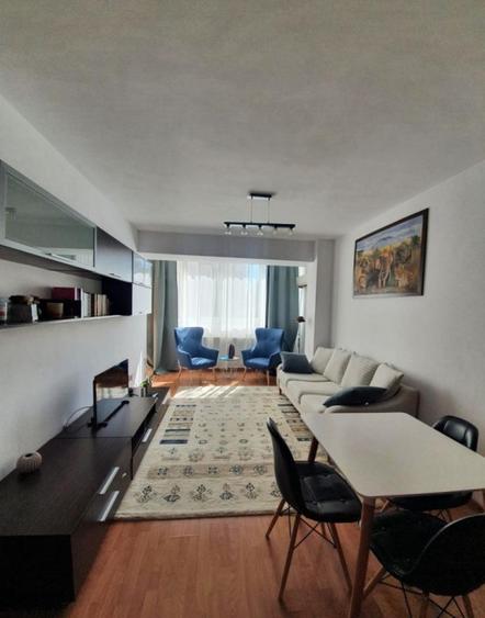Apartament cu 3 camere semidecomandat în Mărăști