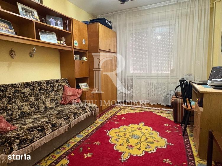Apartament cu 4 camere decomandat în Dacia
