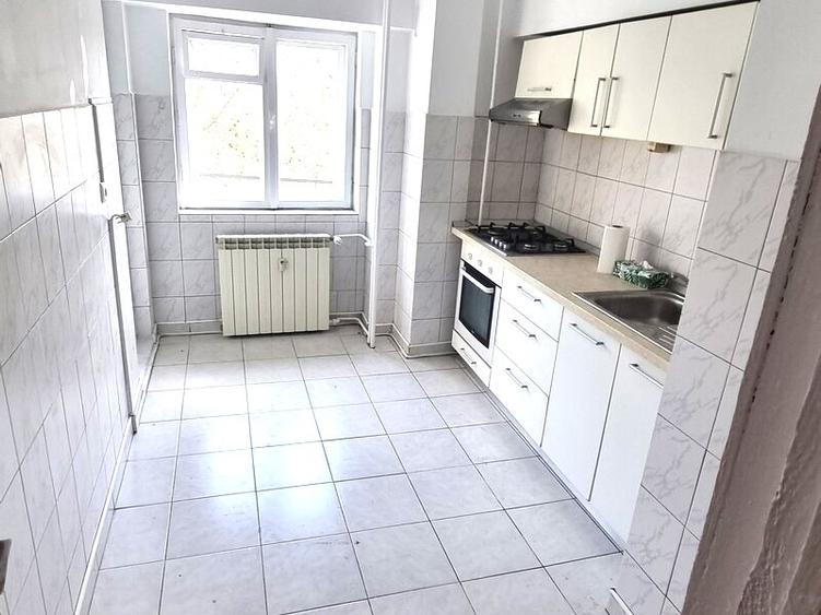 Apartament cu 3 camere decomandat în Unirii