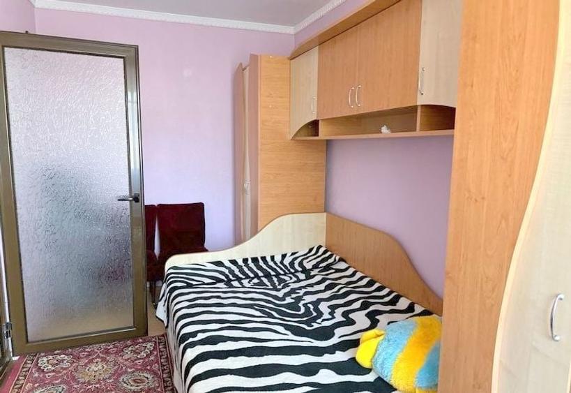 Apartament cu 3 camere semidecomandat, mobilat în Micro 38