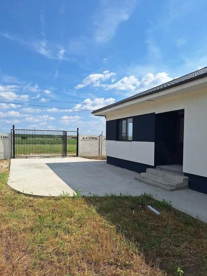 Casă cu Teren 520 Mp în Stâlpu