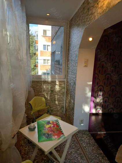 Apartament cu 3 camere semidecomandat în Aradului