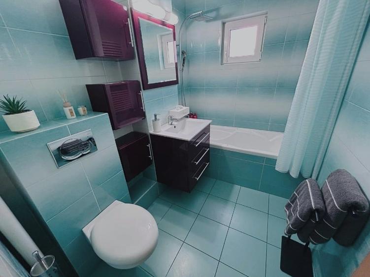 Apartament cu 3 camere decomandat, mobilat în Bucovina