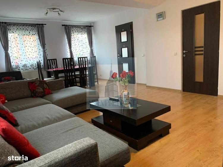 Casă cu 8 camere cu Canalizare în Sânpetru