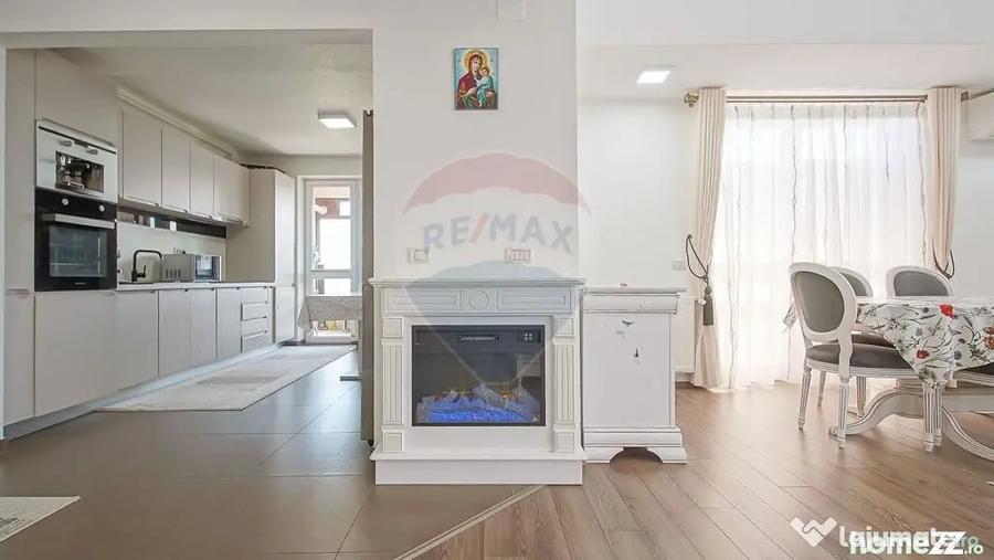 Apartament cu 3 camere decomandat în Cristian