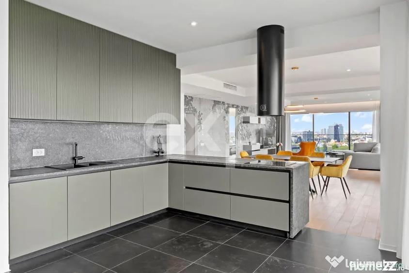 Apartament cu 4 camere semidecomandat în Central