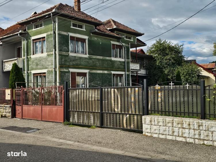 Casă cu 4 camere în Central