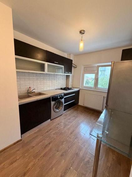 Apartament cu 2 camere semidecomandat, mobilat în Brâncoveanu