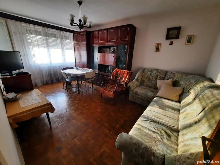 Apartament cu 3 camere decomandat în Ștrand