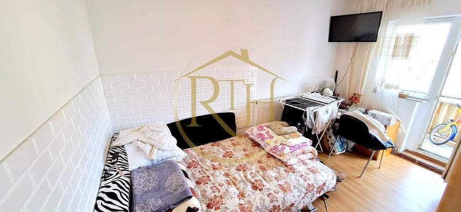 Apartament cu 3 camere semidecomandat în Girocului
