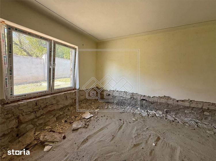 Casă cu 4 camere cu Teren 1418 Mp în Șeica Mare