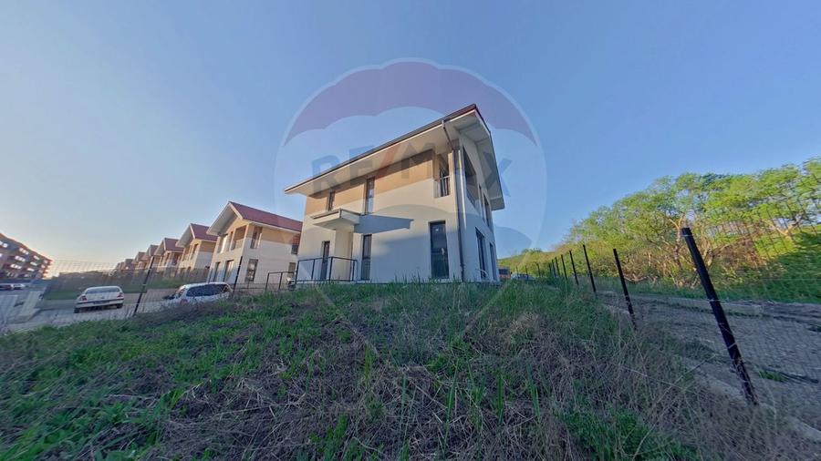 Duplex cu 5 camere cu Teren 249 Mp în Chinteni