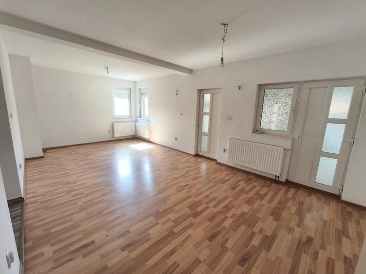 Casă cu 7 camere cu Teren 370 Mp în Chișoda