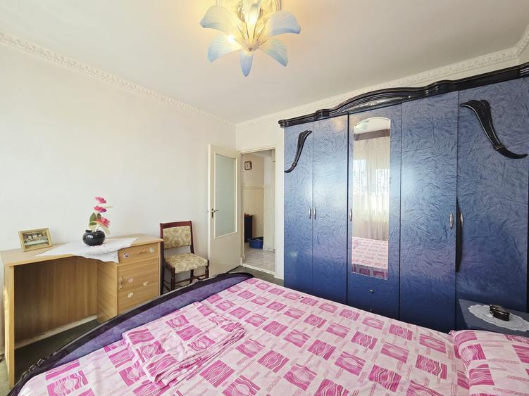 Apartament cu 2 camere decomandat în Micro 20