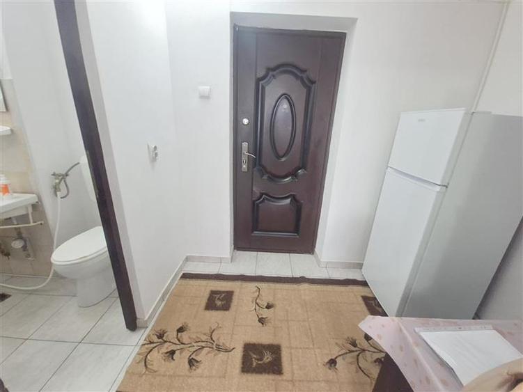 Garsonieră decomandată în 9 Mai