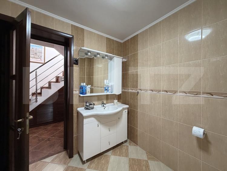 Casă individuală cu 4 camere cu Canalizare în Cârcea